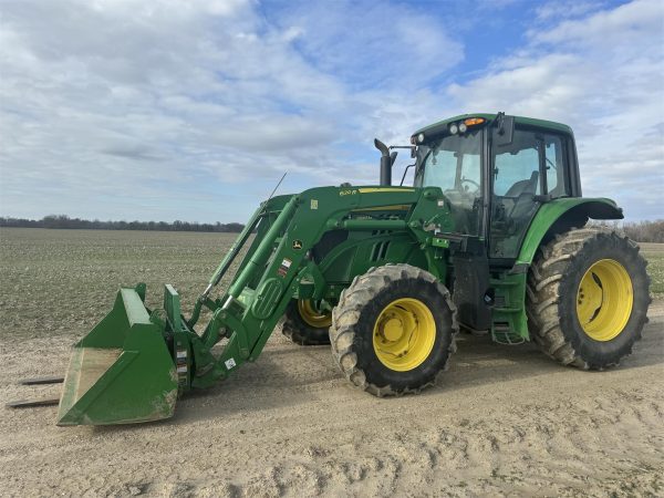 2017 John Deere 6120M Tractor Hours: 3267