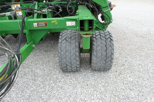 2012 John Deere 1990 Air Seeder - Image 29