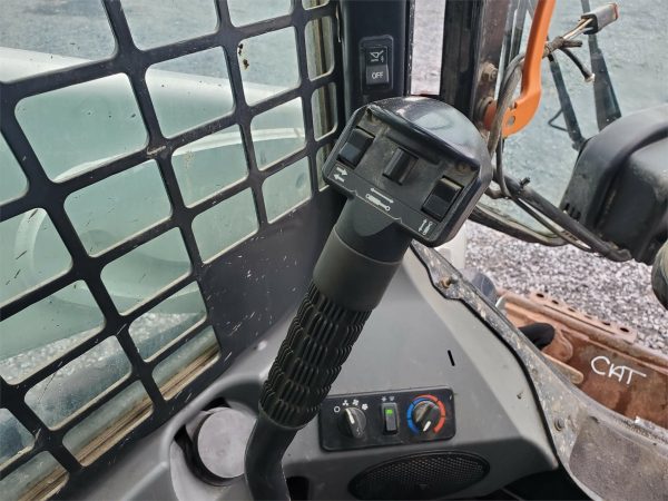2018 Bobcat T590 Skid Steer 2540 hours - Image 6
