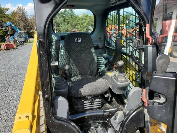 2017 Caterpillar 236D Skid Steer 298 hours - Image 13