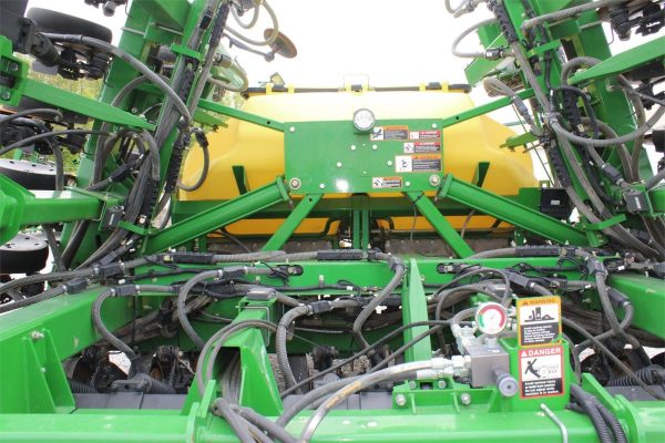 2012 John Deere 1990 Air Seeder - Image 27