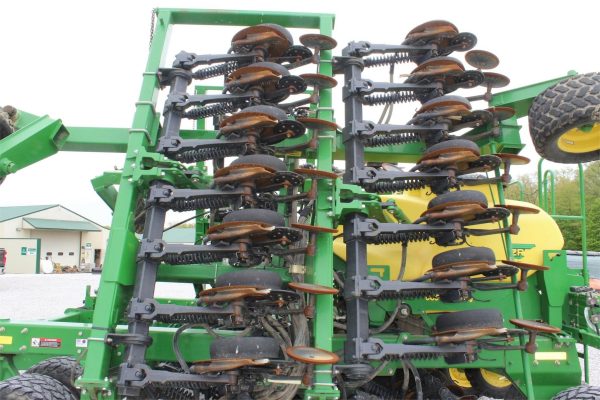 2012 John Deere 1990 Air Seeder - Image 26
