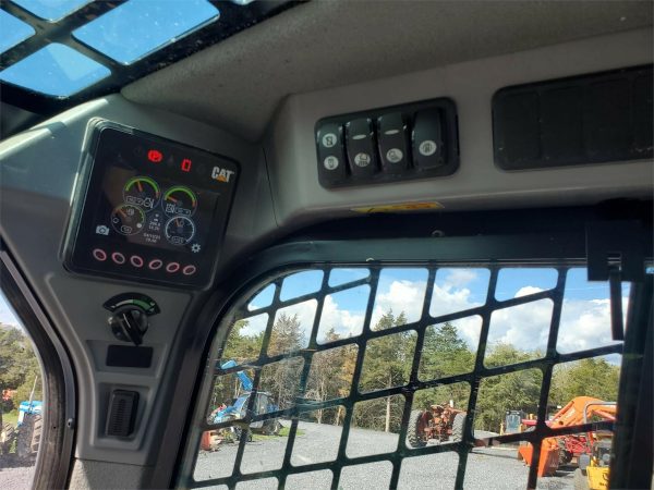 2017 Caterpillar 236D Skid Steer 298 hours - Image 11