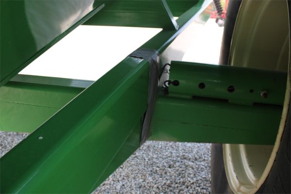 2011 J&M 875-18 Grain Cart - Image 14