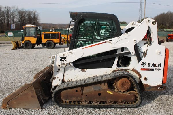 2014 Bobcat T590 Skid Steer - Image 2