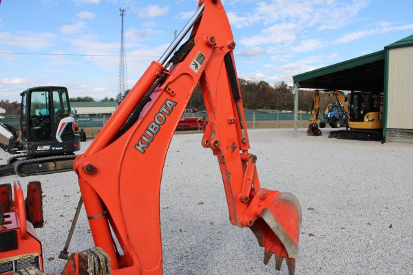 2009 Kubota B26 Tractor 1779 hours - Image 24