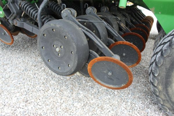 2012 John Deere 1990 Air Seeder - Image 21