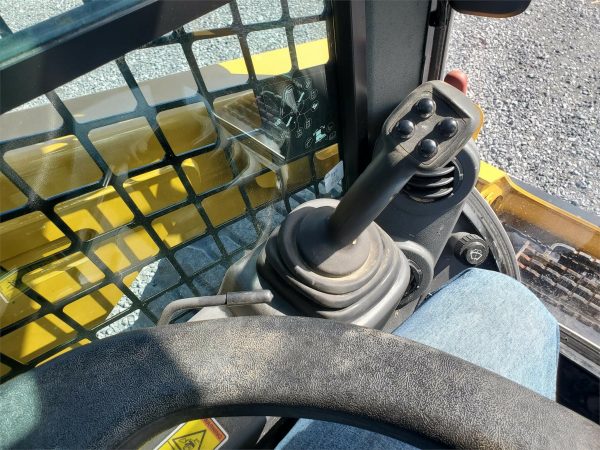 2017 Caterpillar 236D Skid Steer 298 hours - Image 4