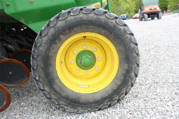 2012 John Deere 1990 Air Seeder - Image 15