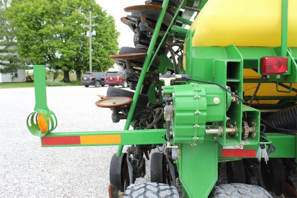 2012 John Deere 1990 Air Seeder - Image 14