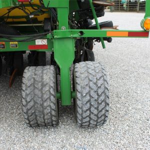 2012 John Deere 1990 Air Seeder - Image 12