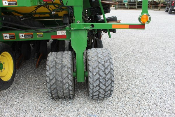 2012 John Deere 1990 Air Seeder - Image 12