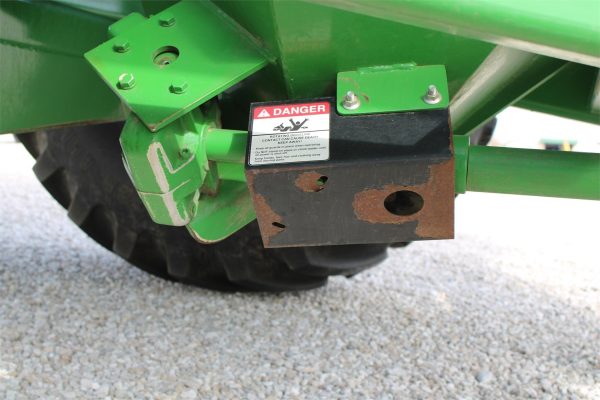 2011 J&M 875-18 Grain Cart - Image 3