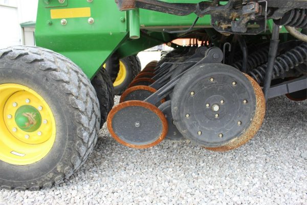 2012 John Deere 1990 Air Seeder - Image 11