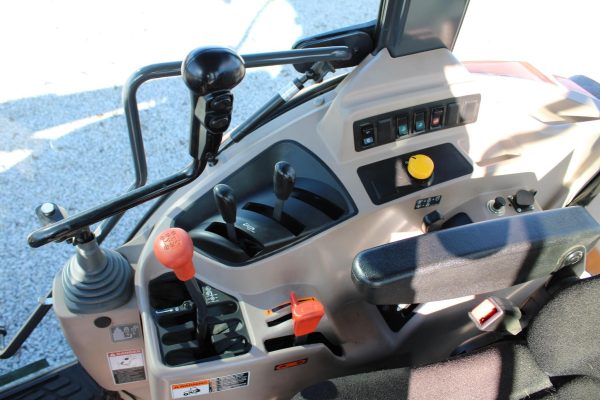 2017 Kubota M7060D Tractor 413 hours - Image 11