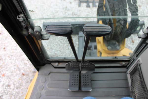 2019 Caterpillar 303.5E2 CR Mini Excavator 611 hours - Image 6