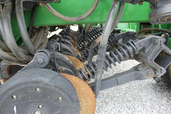 2012 John Deere 1990 Air Seeder - Image 9