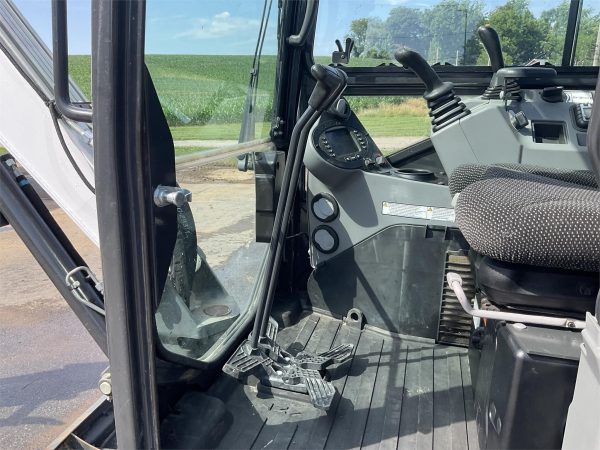2021 Bobcat E35 Backhoe 140 hours Mini Excavator - Image 10