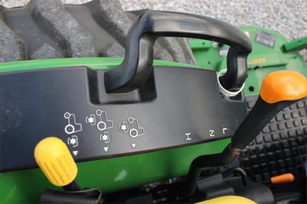 2010 John Deere 2520 Tractor 397 hours - Image 5