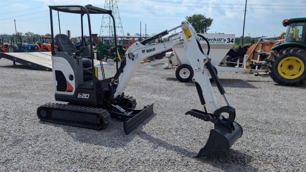 2017 Bobcat E20 Mini Excavator 1681 hours - Image 4