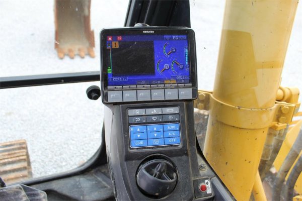 2015 Komatsu PC360 LC-11 Excavator - Image 11