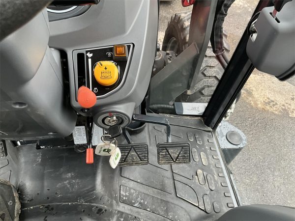 2018 Massey Ferguson 1735M Tractor  315 hours - Image 32
