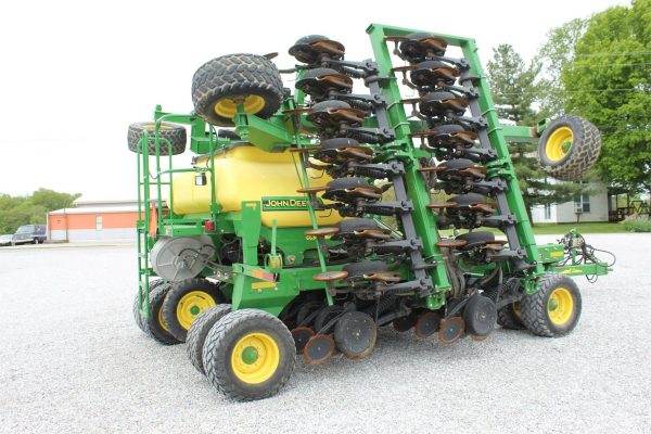 2012 John Deere 1990 Air Seeder - Image 37